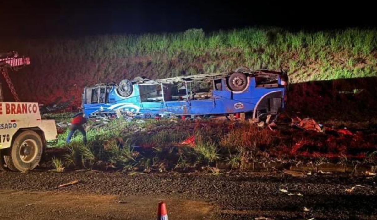 O acidente na BR-153 segue em atendimento pelas autoridades Foto: Divulgação/Corpo de Bombeiros/ND Mais