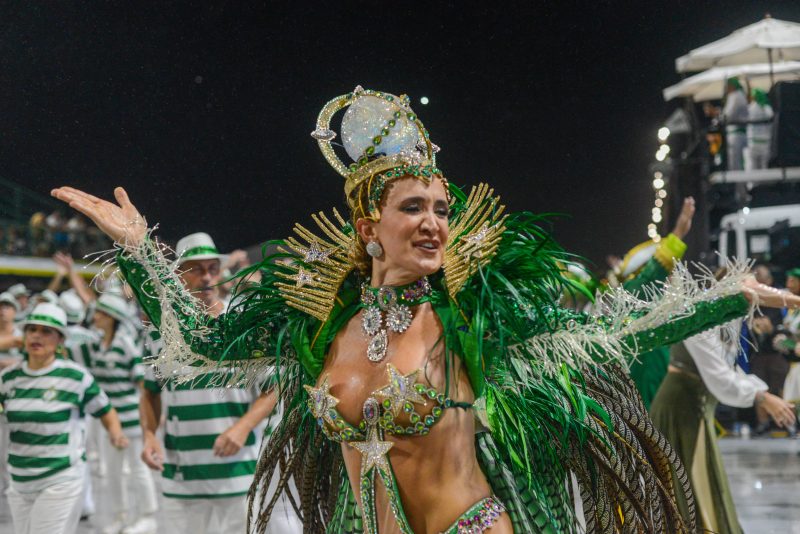 Rainha de bateria da União da Ilha da Magia exalta felicidade ao desfilar na Passarela Nego Quirido - Alan Pedro/Jornal ND/ND Mais