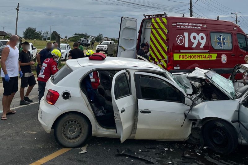 Impacto entre os dois veículos deixou duas pessoas feridas - Corpo de Bombeiros/ND Mais