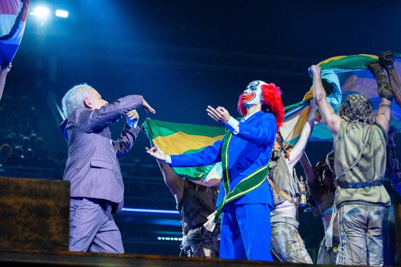 Desfile sobre Lula retrata Bolsonaro como palhaço e provoca reações da direita nas redes sociais - Eduardo Hollanda/Rio Carnaval/ND Mais