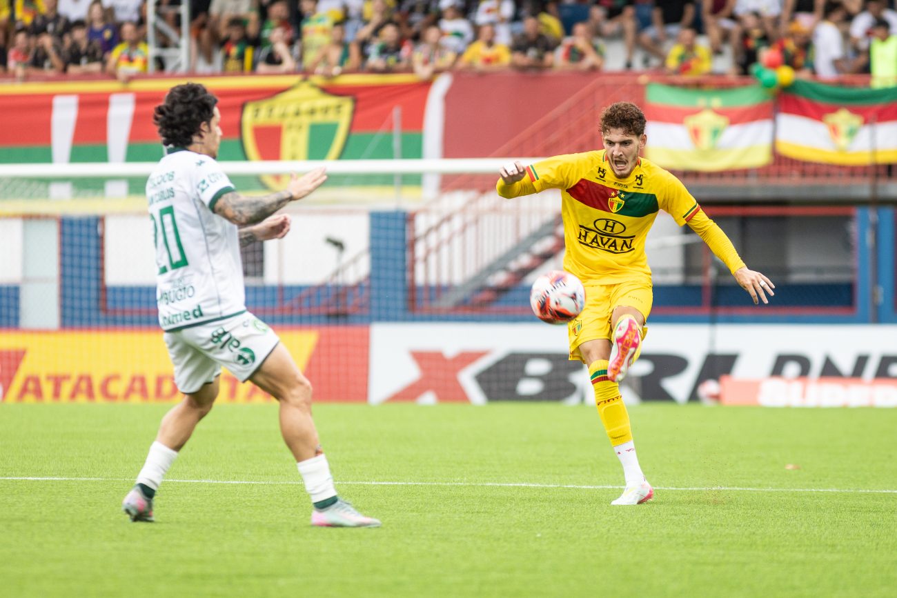 Brusque e Chapecoense fizeram o primeiro jogo semifinal do Catarinense