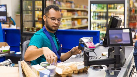 Portas fechadas no domingo? Governo fixa prazo para comércio se adequar a novas regras
