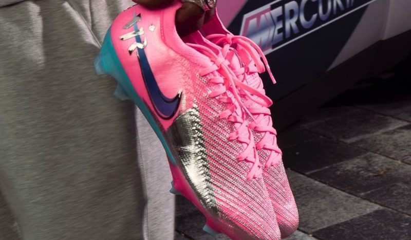 Nova chuteira de Vini Jr. tem predominância da cor rosa - Divulgação/Nike/ND Mais