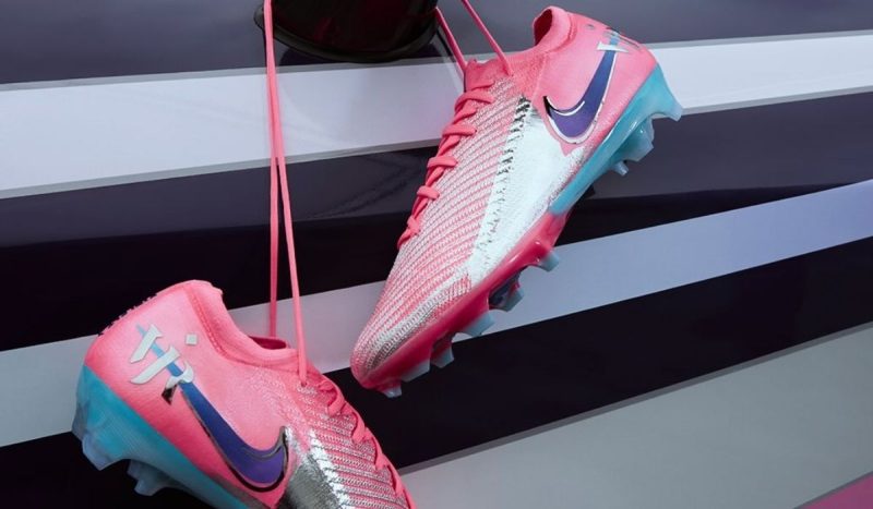 Nova chuteira de Vini Jr. tem predominância da cor rosa - Divulgação/Nike/ND Mais