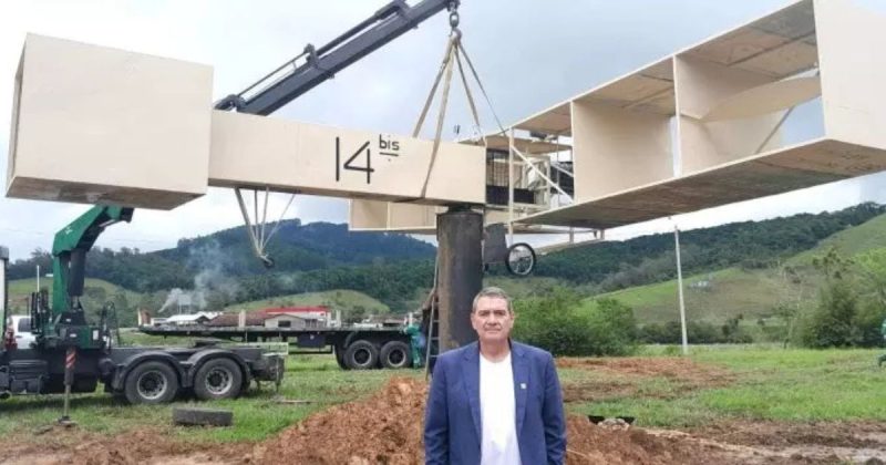 Réplica do 14-Bis em Pedras Grandes - Divulgação/Prefeitura de Pedras Grandes/ND Mais