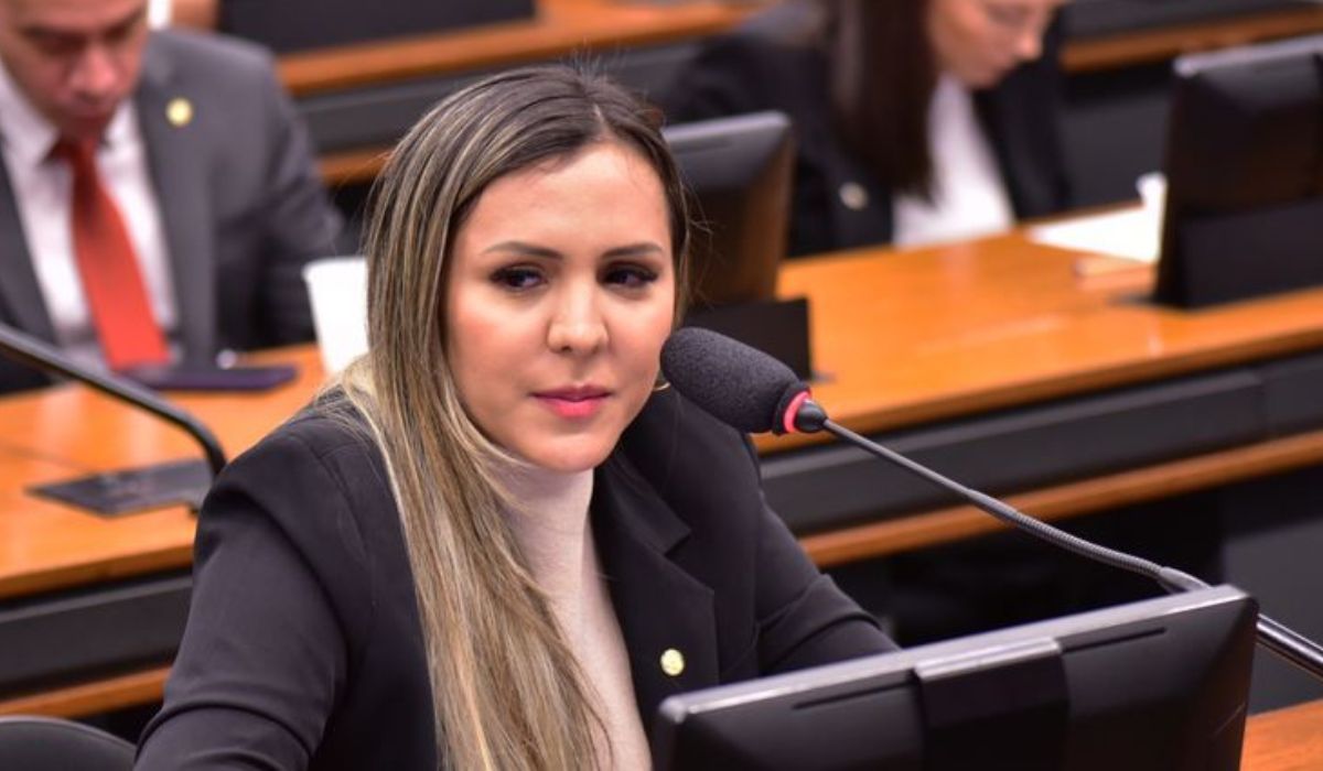 deputada Andreia Siqueira 
