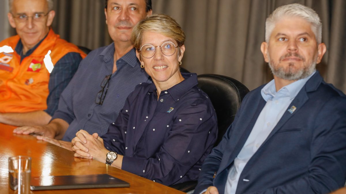 No mais longo período interino, Maria Regina assume a prefeitura de Blumenau