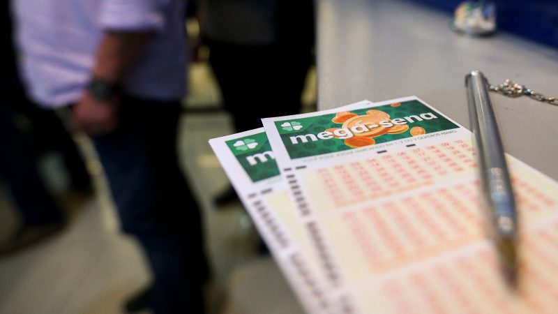 As Dezenas Sorteadas: Os números que garantiram a fortuna para os apostadores cearenses foram: 18, 27, 37, 43, 47 e 53 - Marcelo Camargo/Agência Brasil