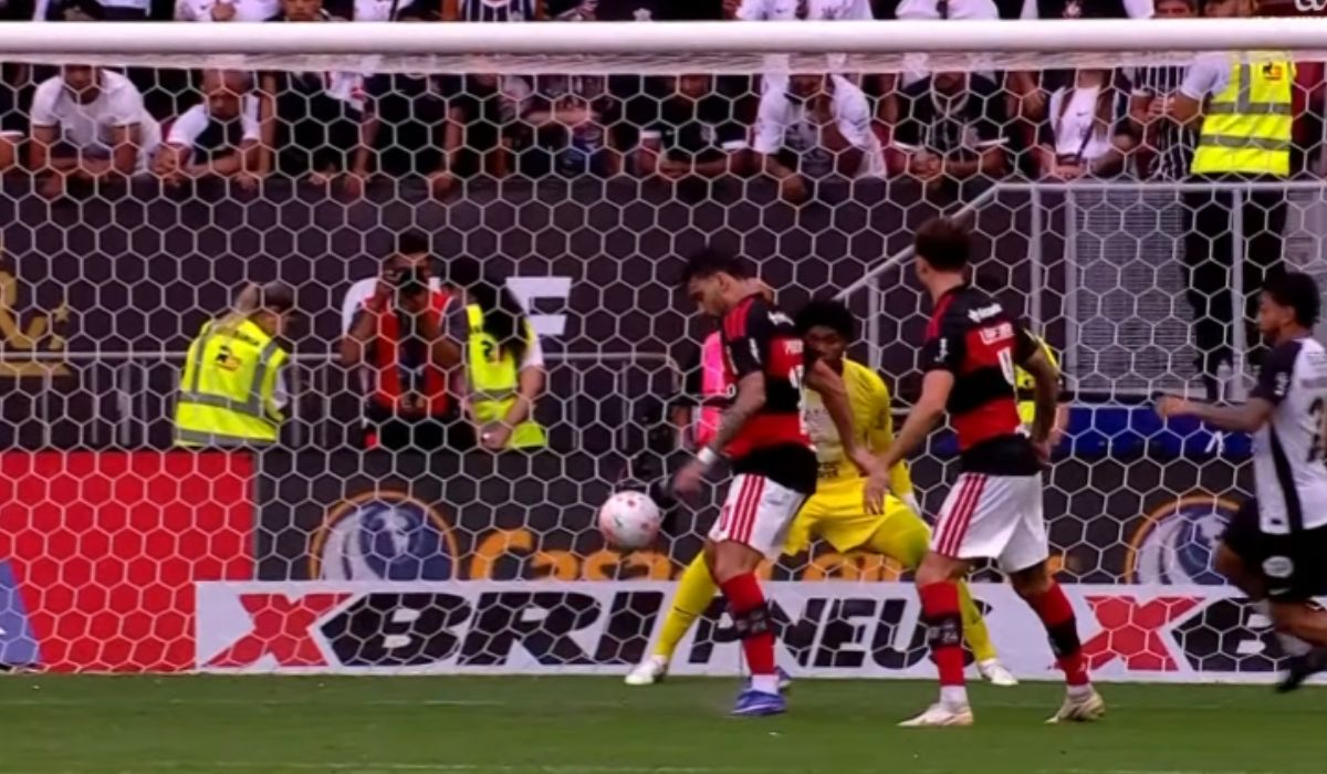 Paquet&aacute; perde gol feito em Flamengo x Corinthians e rivais n&atilde;o perdoam