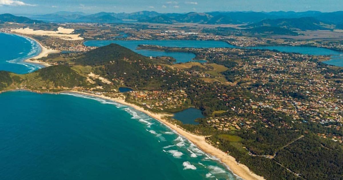 Imbituba vem recebendo grande movimentação de turistas estrangeiros nesta temporadaFoto: @praiadorosaimbitubasc/Reprodução/ND Mais