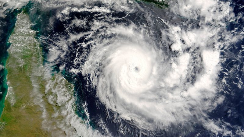 Ela acompanha a formação de um ciclone extratropical na costa - Canva/ND Mais