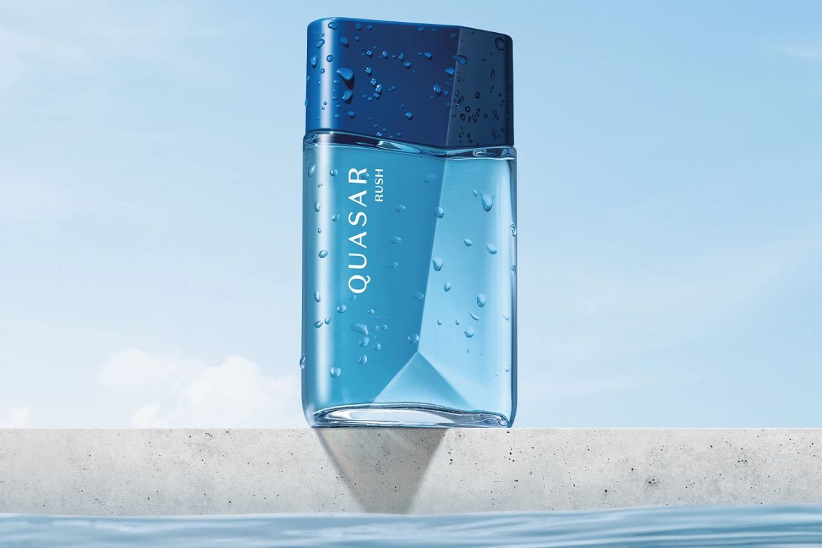Perfume Quasar Rush do Botic&aacute;rio na piscina