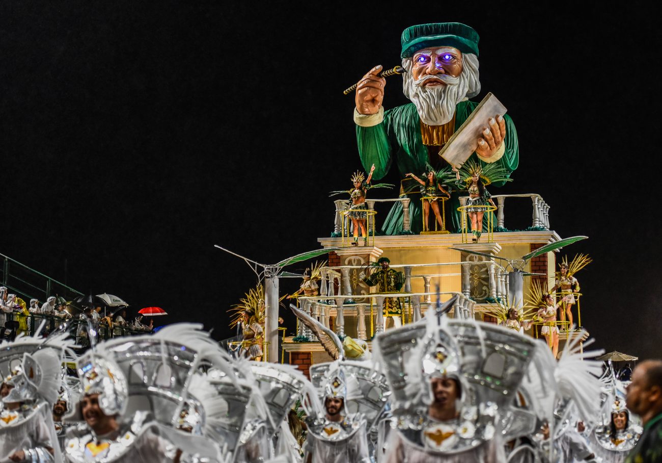 Leonardo da Vinci é homenageado no abre-alas da União da Ilha da MagiaFoto: Mafalda Press/ND Mais