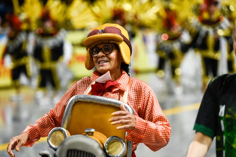 A invenção do automóvel foi destaque em uma das alas do desfile - Mafalda Press/ND Mais