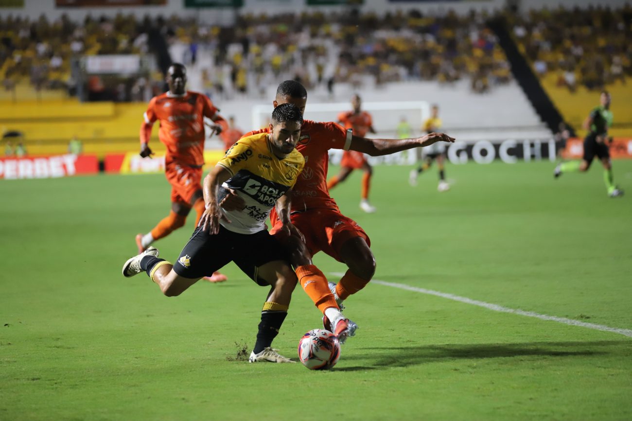 Criciúma e Camboriú fizeram jogo com muitas oportunidadesFoto: Celso da Luz/CEC/ND