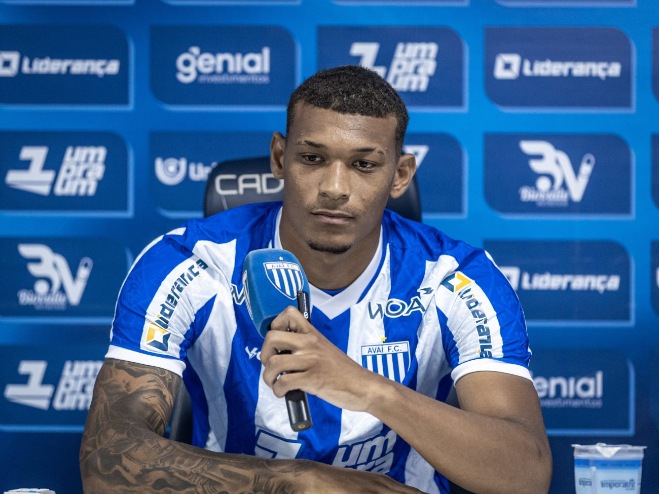 Avaí: Walace comemora o primeiro gol como profissional