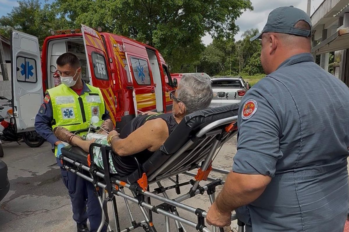 Celulares receberam um alerta emergencial na manhã deste domingo (1º)