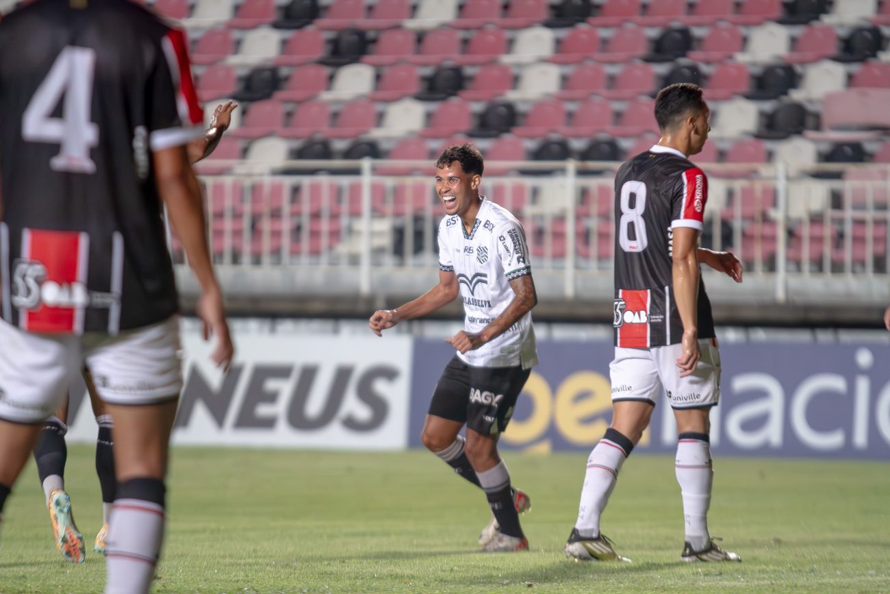 Arthur Henrique é uma opção para substituir Jean Gabriel no meio no Figueirense