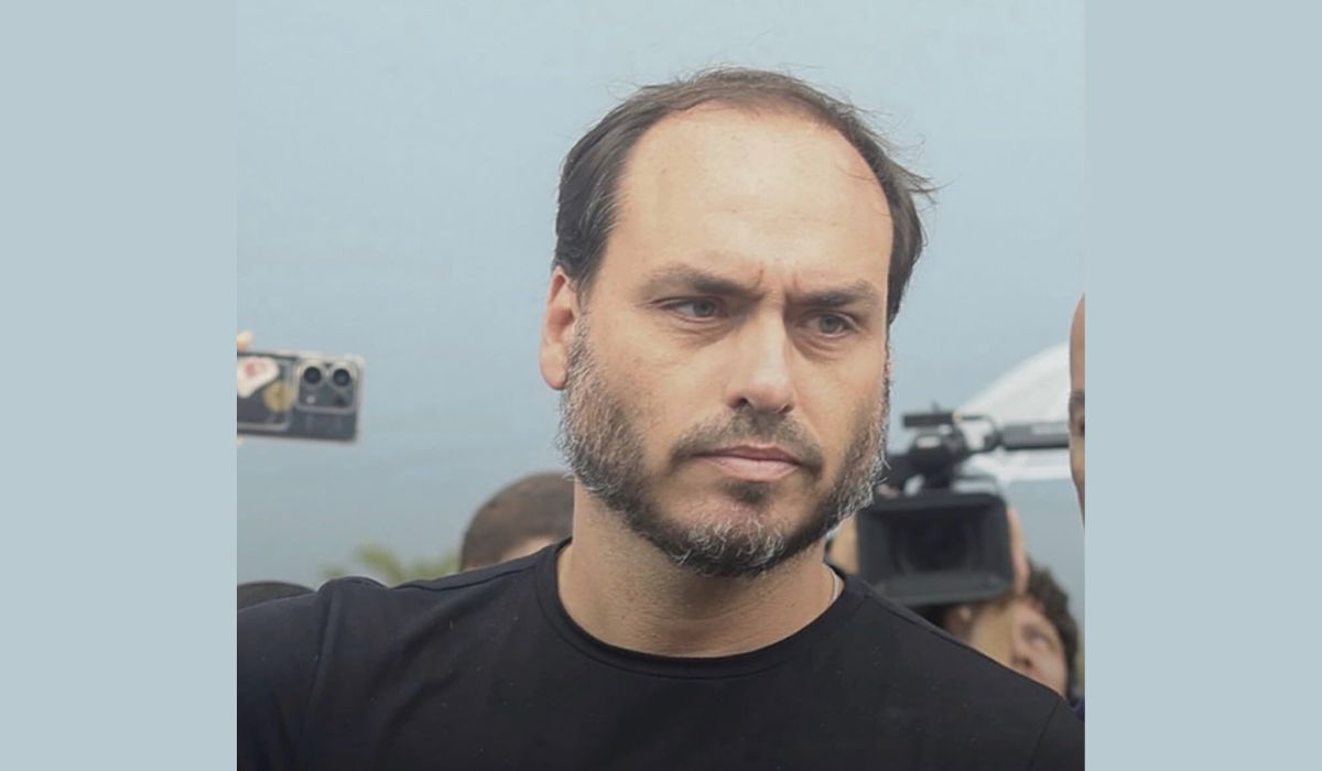 Candidatura de Carlos Bolsonaro ao Senado por SC é vista como oportunismo político por metade dos catarinensesFoto: Carlos Bolsonaro/@CarlosBolsonaro/X