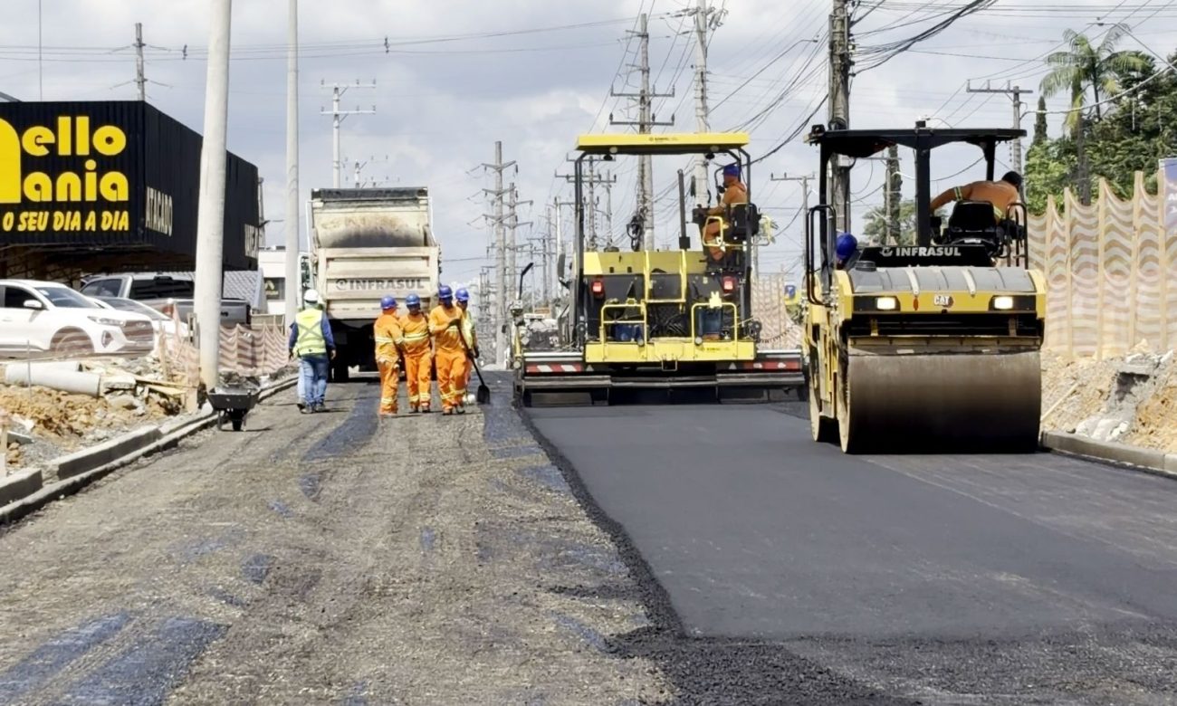Novo trecho da Santos Dumont em Joinville recebe asfalto
