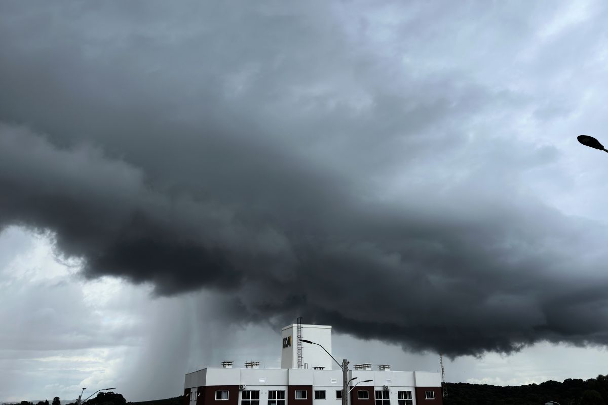 revistapazes.com - Mudan&ccedil;a radical no tempo: frente fria com tempestades chega em breve e derruba o calor