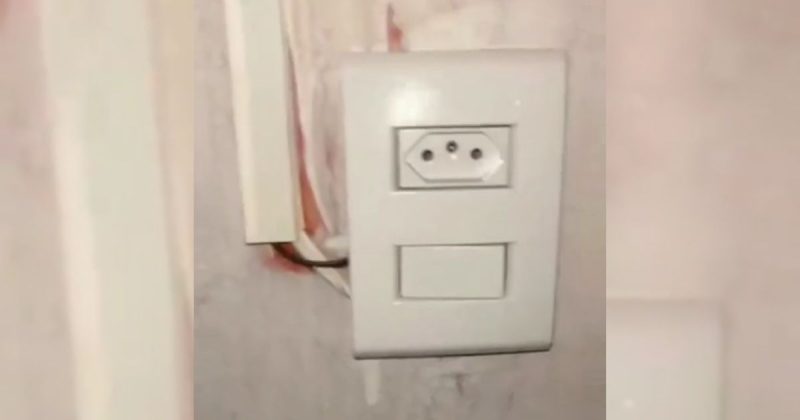 Tomada escondia microcâmera em banheiro de empresa de Içara, no Sul de SC - Divulgação/PMSC/ND Mais