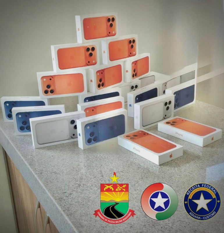 Celulares estavam escondidos em fundos falsos em malas e sob o banco do carro - Divulgação/PMRv/ND Mais