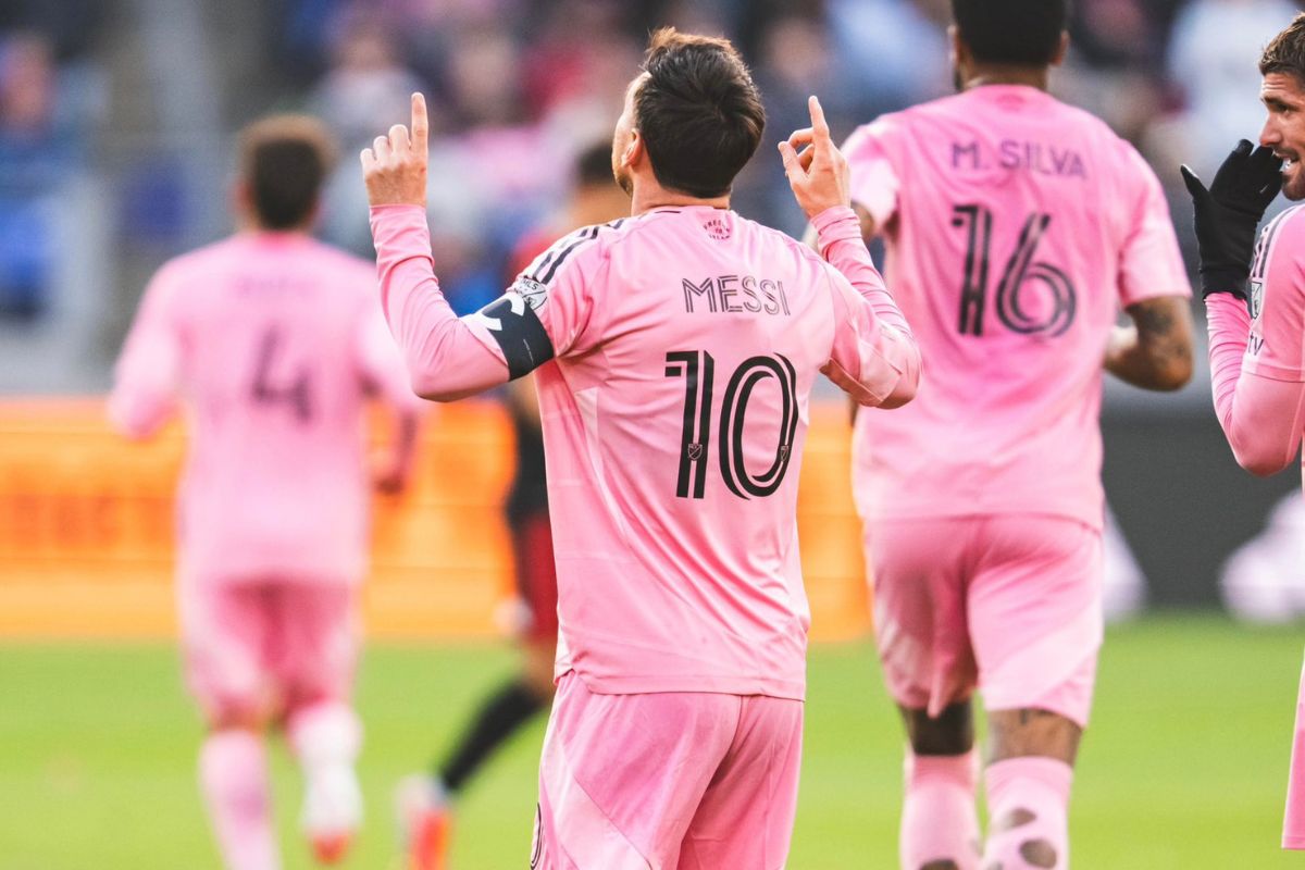 Messi comemorando gol 899 na carreira, na vitória do Inter Miami sobre o DC Uninted, por 2 a 1, na rodada anterior da MLS