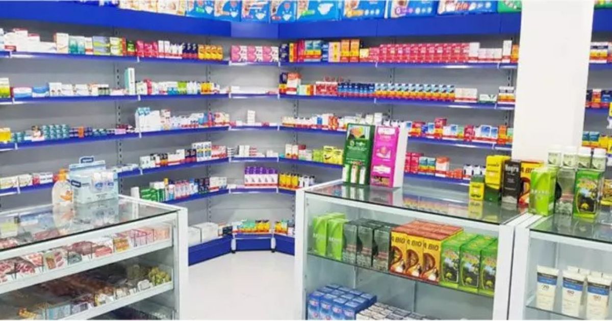 Texto sancionado estabelece necessidade de farmacêutico e possíveis parcerias com farmácias para venda de remédios em mercados