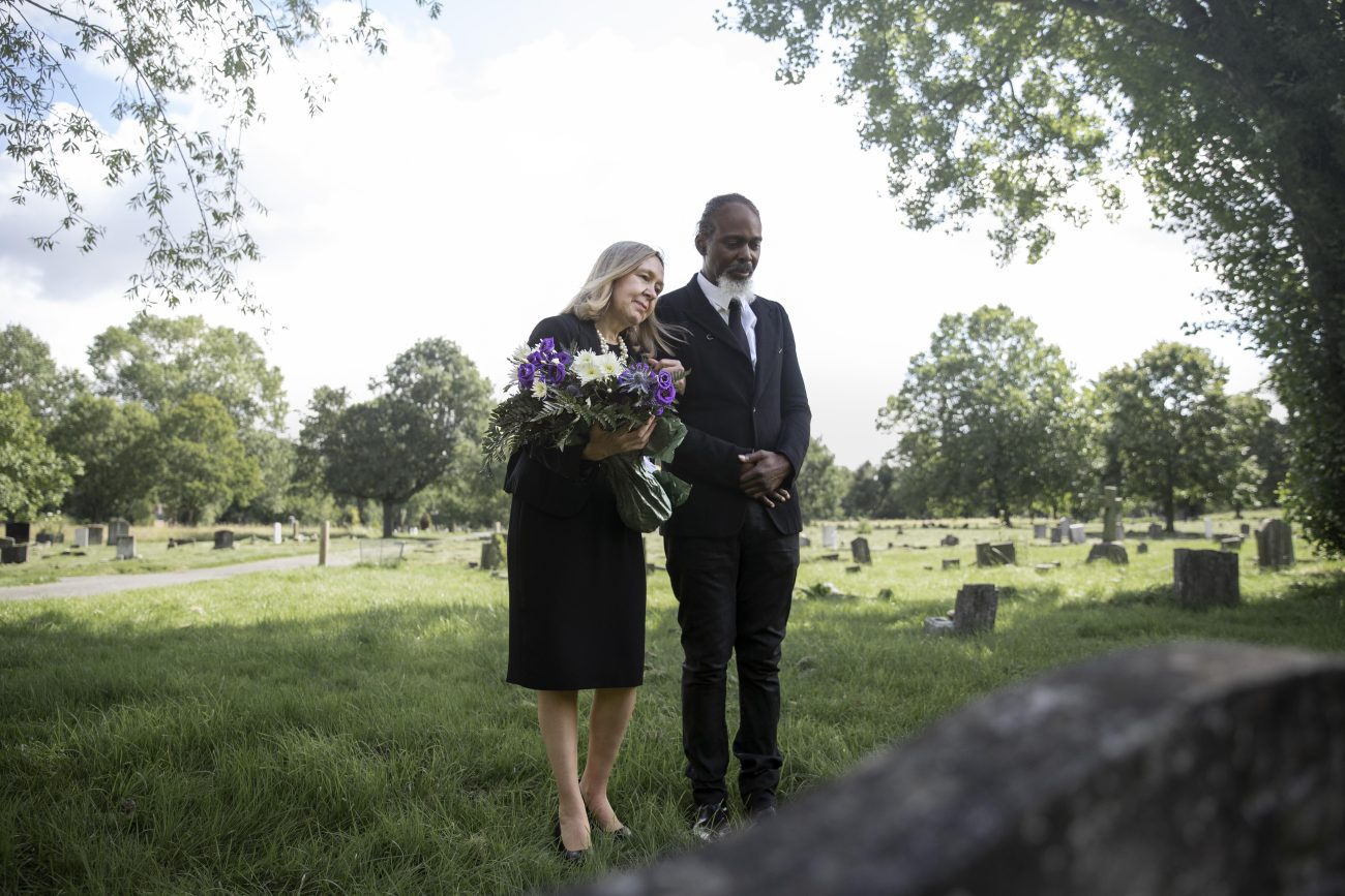 Em ocasiões de luto, a escolha do traje ideal garante que o foco permaneça onde realmente importaFoto: Freepik/ND Mais