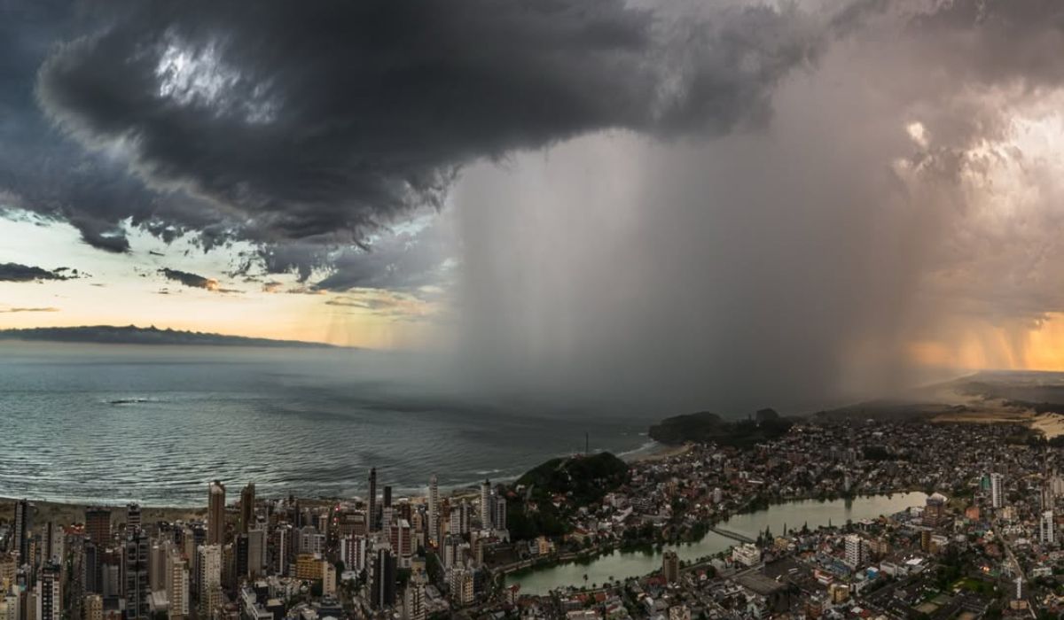 contioutra.com - Frente fria e ciclone: veja os 10 estados em rota de tempestades nesta 1&ordf; semana do outono