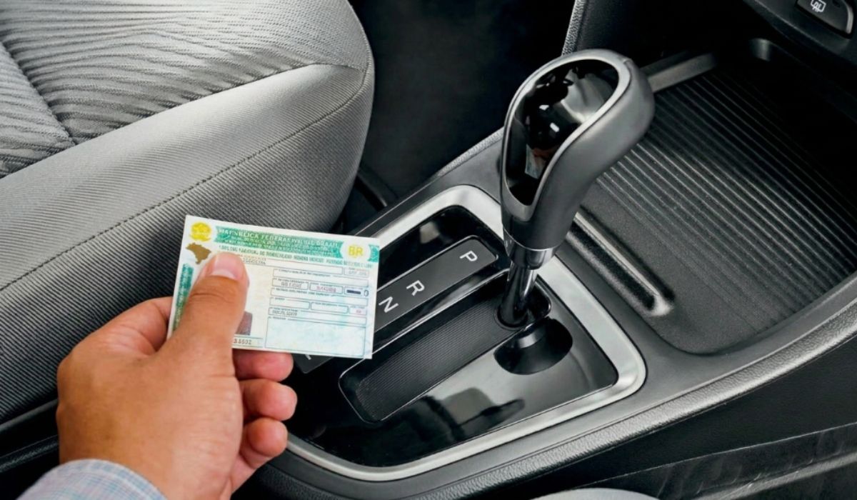 Projeto pevê criação de CNH para carros automáticos