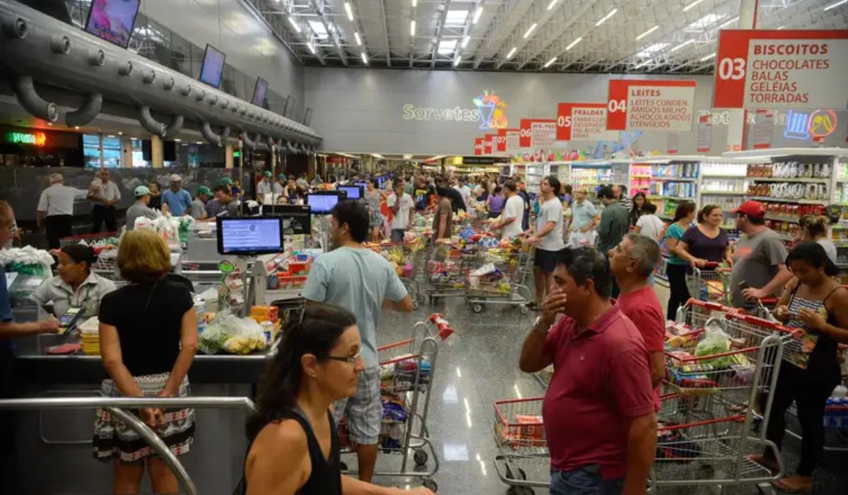 Goiás reduz horário de supermercados aos domingos