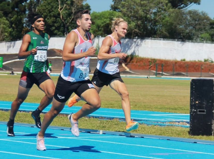 Equipe UCA de Atletismo em São José