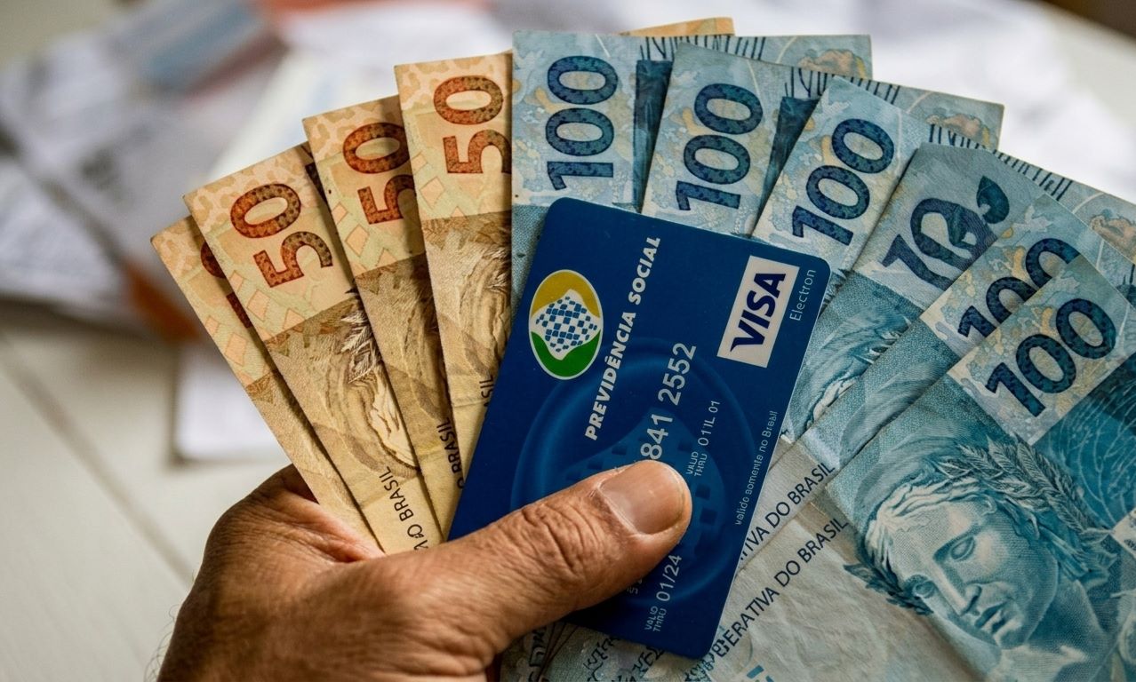 pessoa que chegou na idade mínima na aposentadoria