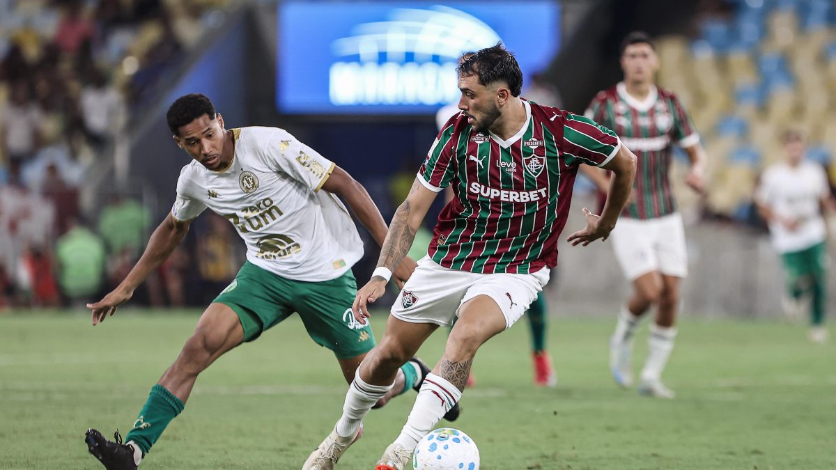 Chapecoense faz belo gol com Ênio, mas perde para o Fluminense e segue na lanterna