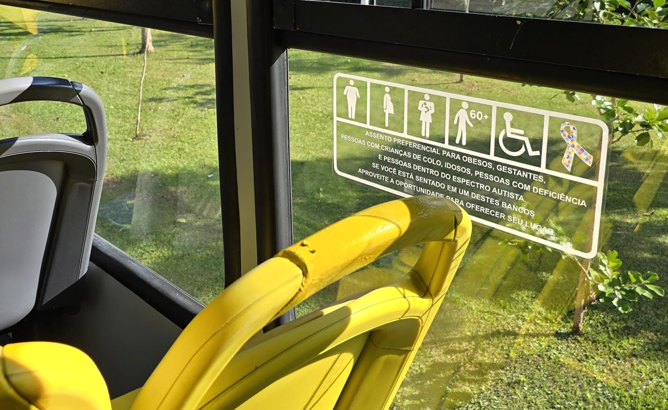 Projeto também amplia acesso a assentos prioritários em ônibus para pessoas com doenças gravesFoto: AMEP/Reprodução/ND Mais