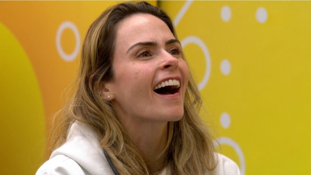 Ana Paula Renault defende voto feminino e alerta para "medo de mulher votar livre"