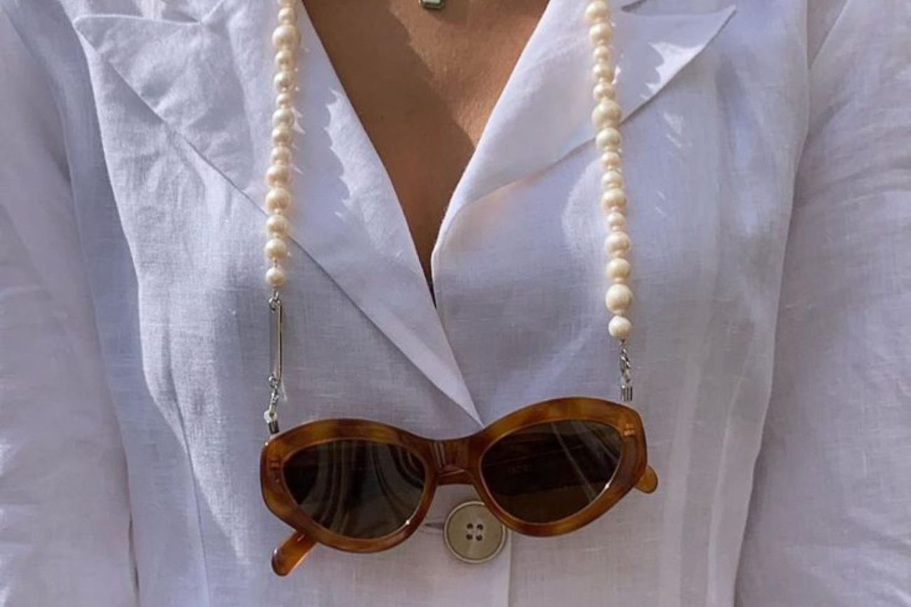 Mais do que estilo, o acessório de vovó ajuda a evitar quedas e perdas no dia a diaFoto: Pinterest/ND Mais