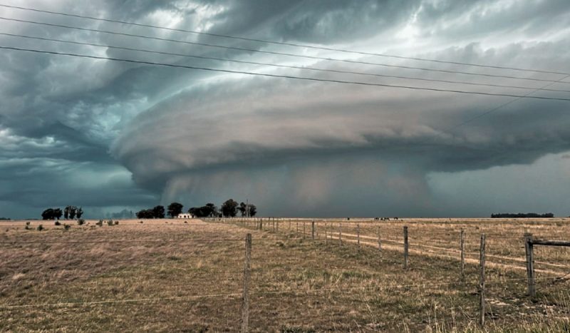 Ciclone e frente fria devem atingir o Rio Grande do Sul e parte de Santa Catarina esta semana - Mati Mederos/@MatiMederosURU/X