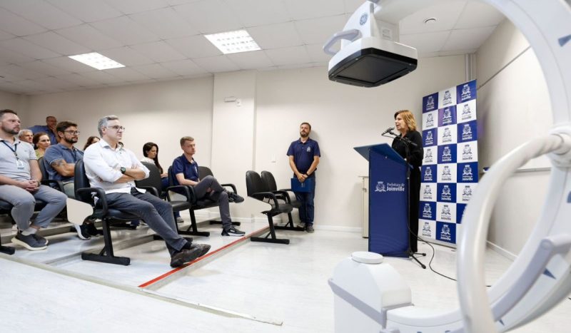Mayor Rejane Gambin and deputy Matheus Cadorin accompany the delivery to Joinville Hospital - Joinville City Hall, São José Municipal Hospital