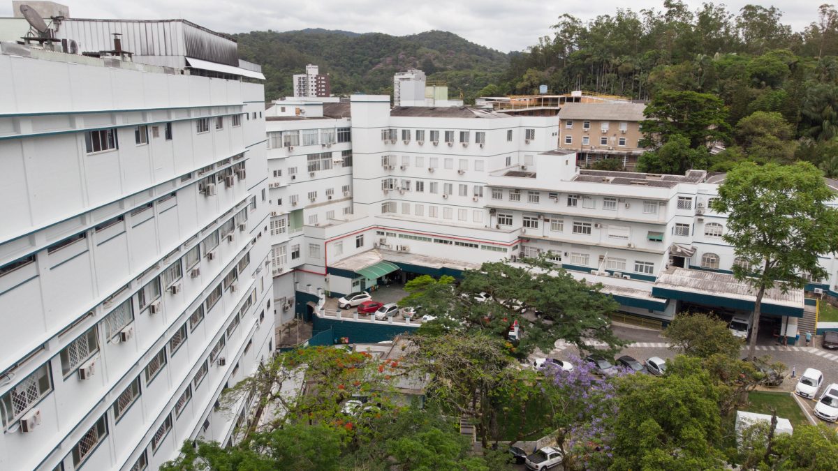 Hospital referência de Blumenau perde R$ 2 milhões após Governo de SC suspender política de repasses - QTU Questões do Universo