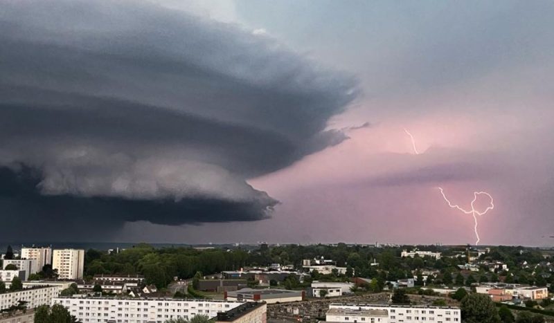 Ciclone e frente fria devem atingir o Rio Grande do Sul e parte de Santa Catarina esta semana - Météovillages/@meteovillages/X