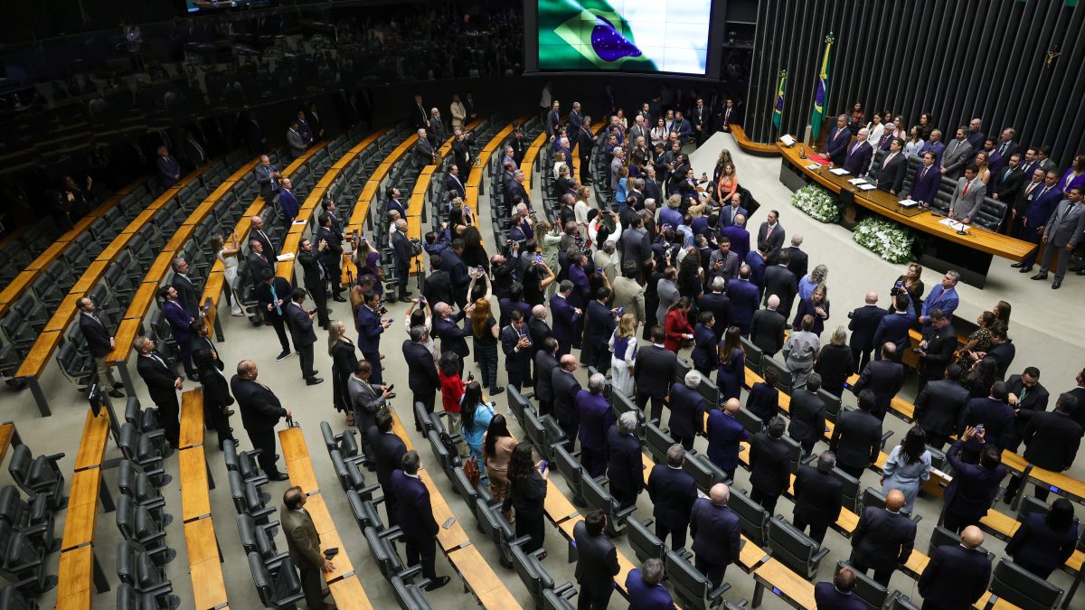 ‘Taxa das blusinhas’: Congresso instala comissão para decidir futuro de imposto sobre