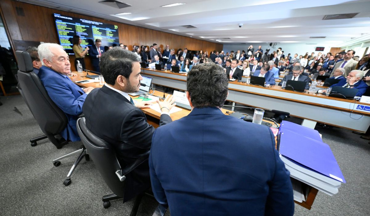 Ao publicar a lista de suplentes e titulares, Nikolas Ferreira declarou que os parlamentares que votarem favoravelmente à indicação de Lula para o STF ‘perderiam a eleição’Foto: Andressa Anholete/Agência Senado