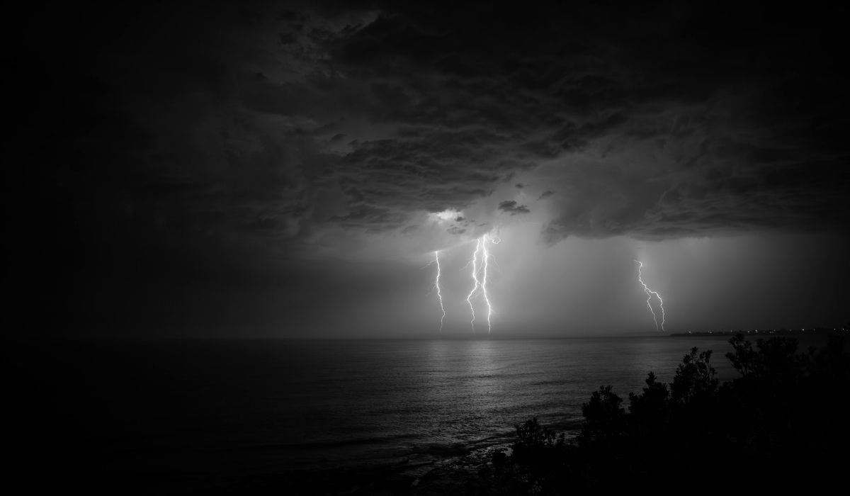 revistapazes.com - Vai viajar no Tiradentes? 4 estados e centenas de cidades em alerta com chuva de 100 mm e vento de 70 km/h