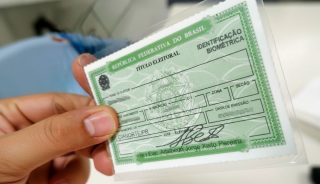 Voto em trânsito já tem data para encerrar e eleitor tem menos de 72 horas para solicitar a mudança de local de votação; saiba como pedir
