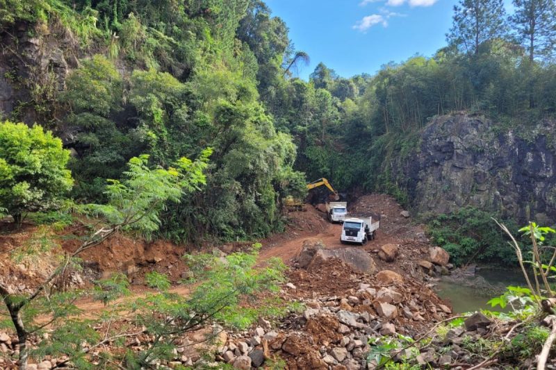 Nesta primeira etapa, os trabalhos incluem limpeza da área, retirada de solo e escavação de rocha a céu aberto. - Prefeitura de Xanxerê/ND Mais