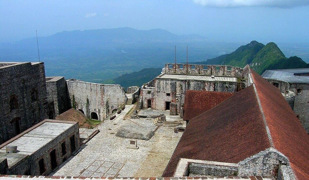 Pânico e mortes: Pisoteamento no Haiti deixa pelo menos 30 vítimas em festividadeFoto: Rémi Kaupp/Wikipedia/Divulgação/ND Mais