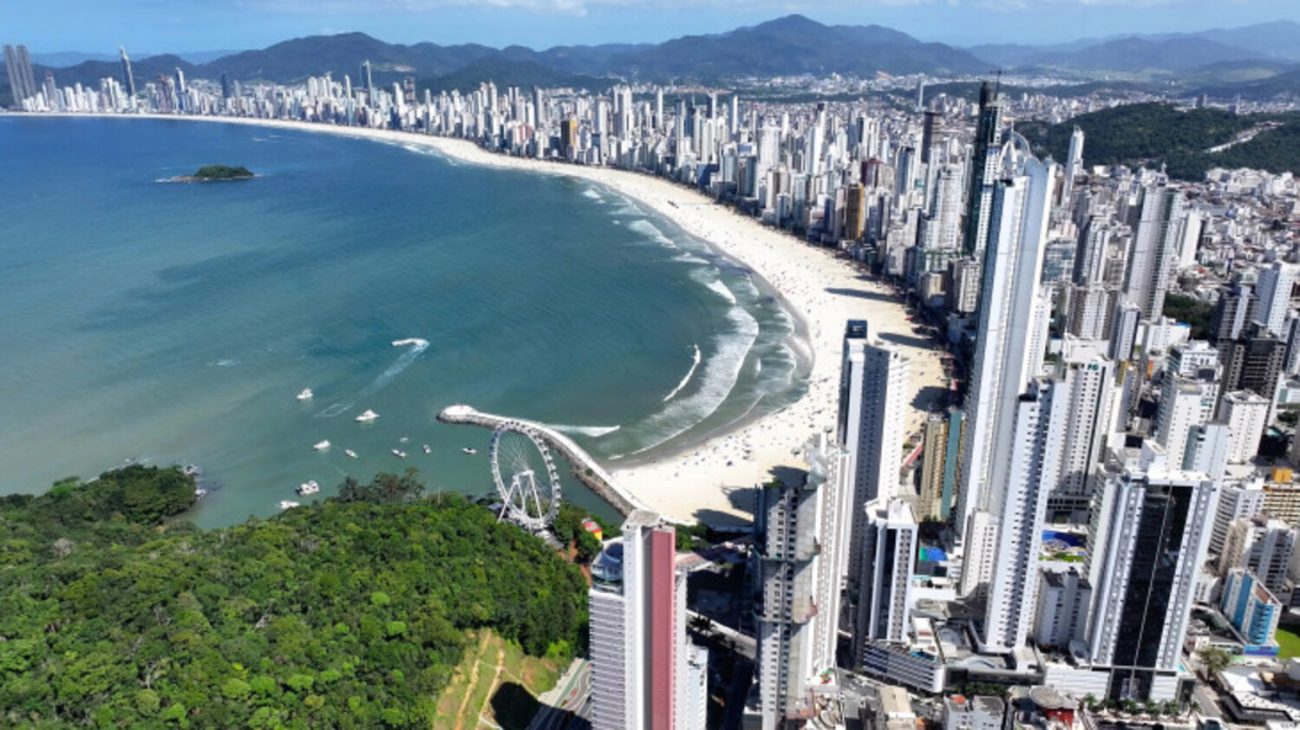 A redução da alíquota deve incentivar empresários a acelerar processos de regularização em Balneário CamboriúFoto: Depositphotos/Reprodução